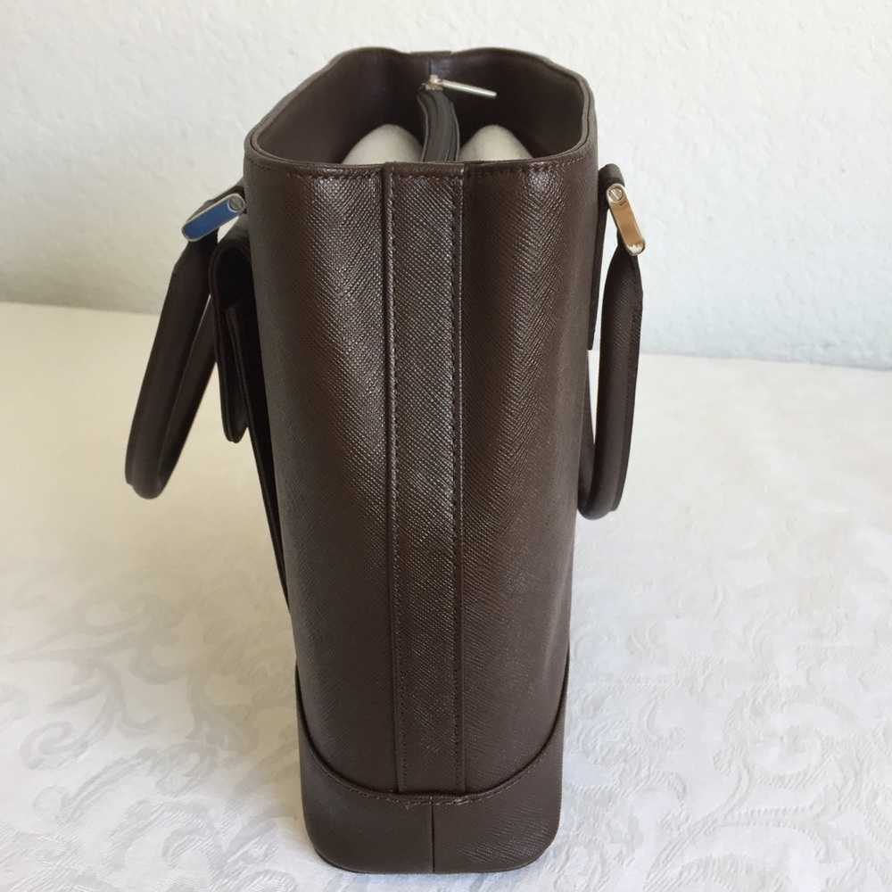 Burberry front pocket brown Saffiano leather bag - Picture 3 of 10